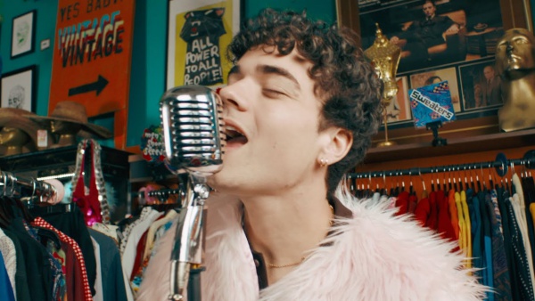 The Way a Heart Breaks Lyrics - Alexander Stewart