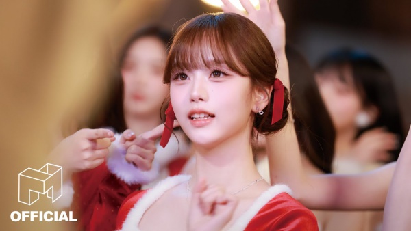 Christmas Alone Lyrics (English Translation) - tripleS