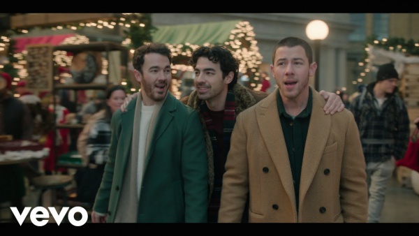 Coming Home This Christmas Lyrics - Jonas Brothers