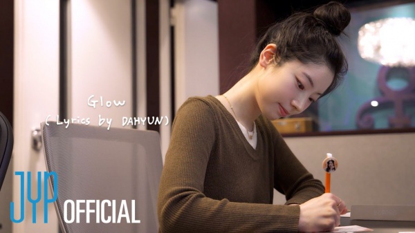 Glow (Korean Ver.) Lyrics - DAHYUN