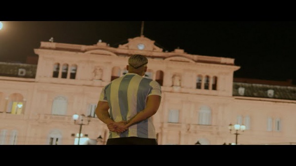 Loco pero no tanto Lyrics (English Translation) - Zaramay