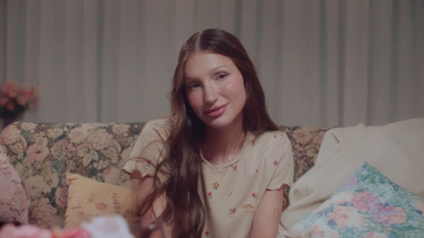 Tu Amiga Lyrics - Yami Safdie, Soledad