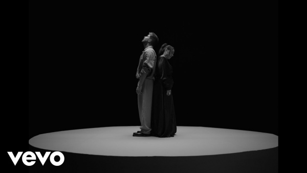 Si Te Quedas Lyrics - Carla Morrison, Pablo Alborán