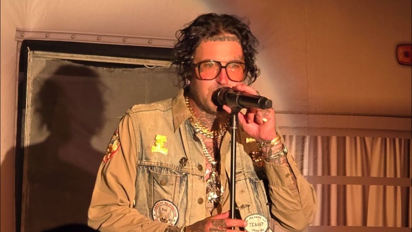 Simple Lyrics - Yelawolf