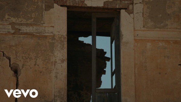 Tra Le Nuvole Lyrics - Gemitaiz