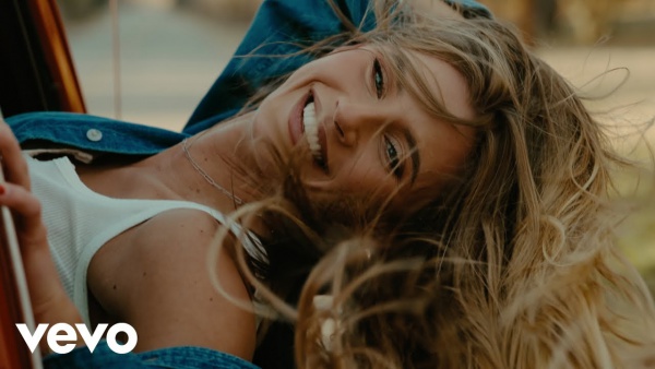 Fast Lane Lyrics - Bellah Mae