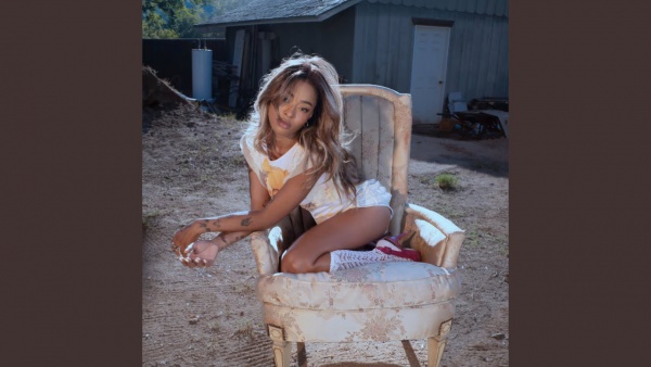 Pocket knife Lyrics - Maya J’an