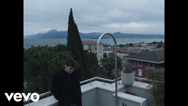 Un posto migliore Lyrics - BLANCO | Ma’