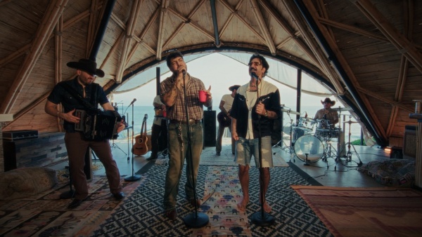 Cada Vez Me Gusta Más Lyrics - Grupo Frontera, Alejandro Fernández