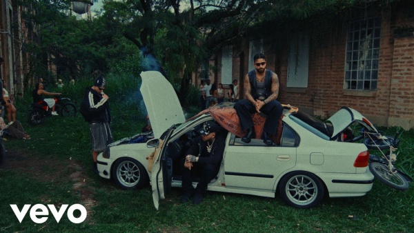 QHP PIÑATA Lyrics - Sky Rompiendo, Kris R., Maluma
