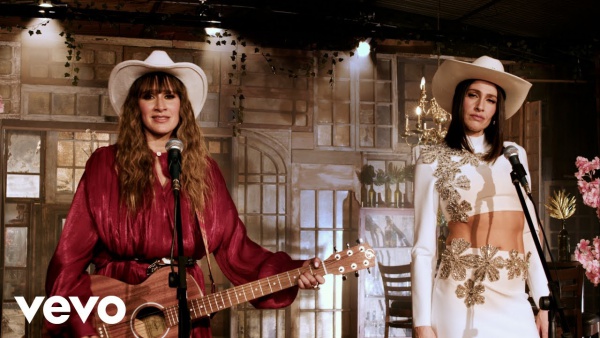 Si Me Hubieras Llamado Ayer Lyrics (English Translation) - Ha-Ash