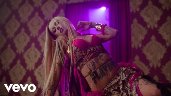 DEMONIAS MUÑECAS Lyrics - Metrika