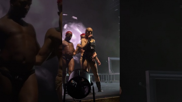 Schadenfreude Lyrics - FKA twigs