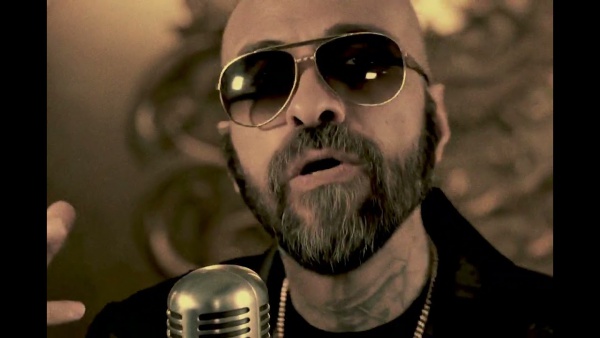 Bien Pata Lyrics - Cartel de Santa