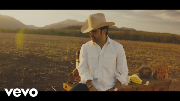 Tengo Tanto Que Contarte Lyrics - Joss Favela