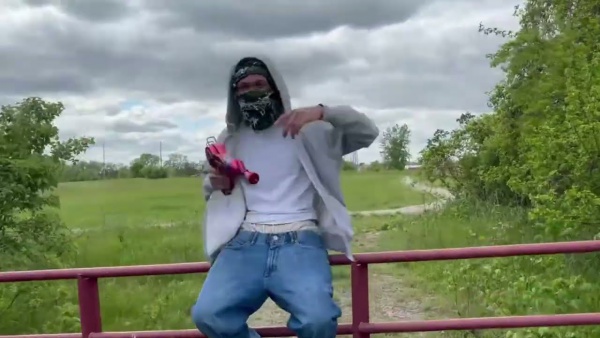Yuno Miles Had A Ray Gun Lyrics - Yuno Miles