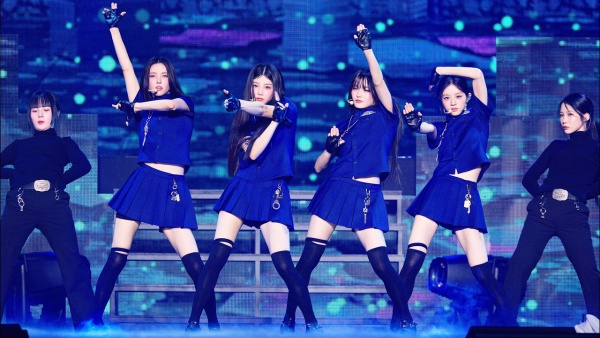 체포하겠어 (You’re Under Arrest)  (English Translation) Lyrics - ILLIT